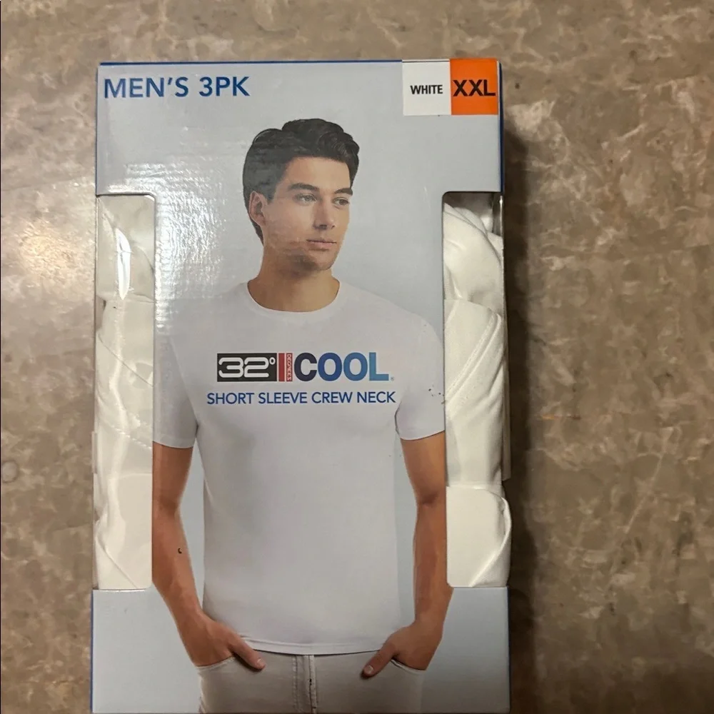 32 Degrees Men's White Crew Neck T-Shirt 3-Pack